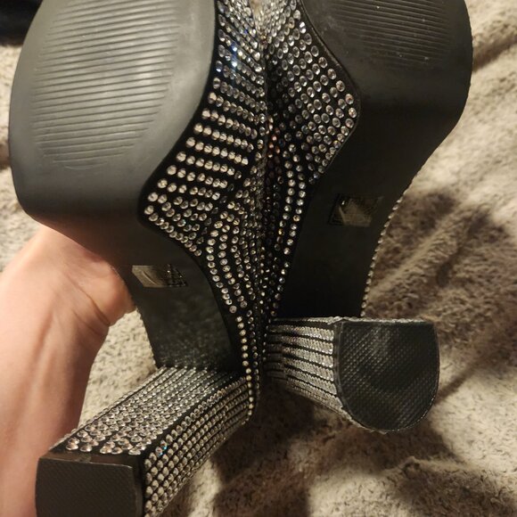 Heels - Picture 2 of 3